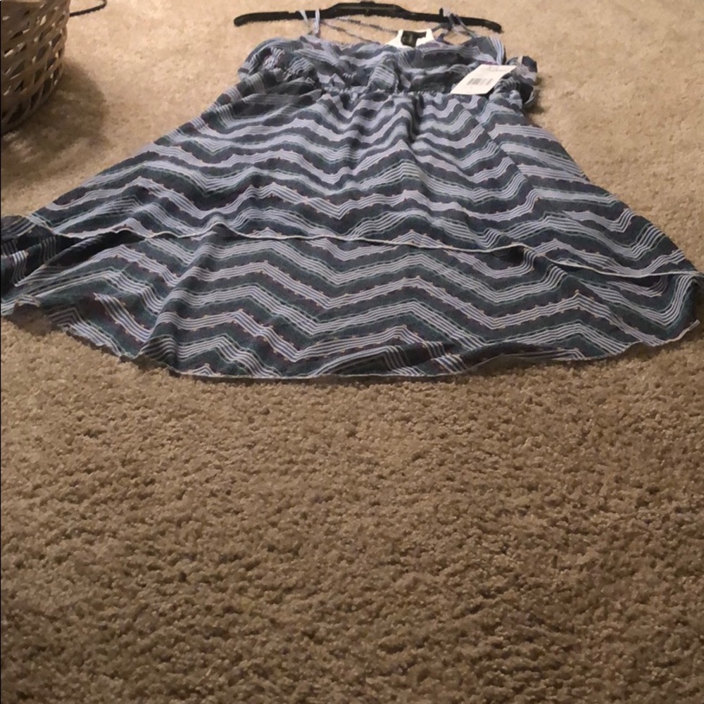 Dress - Picture 1 of 4